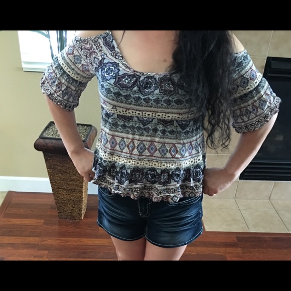 Boho off the shoulder top - Picture 3 of 3